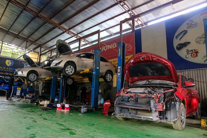 Garage oto qua tai sau tran mua lon o Ha Noi