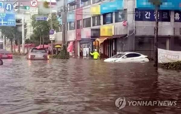 Anh: Mua lon ky luc nhan chim Seoul trong “bien” nuoc-Hinh-5