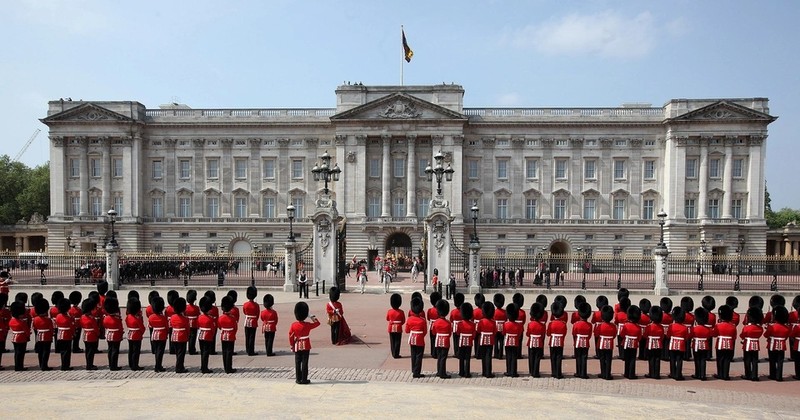 Nhung toa nha, lau dai gan lien voi cuoc doi Nu hoang Elizabeth II-Hinh-4