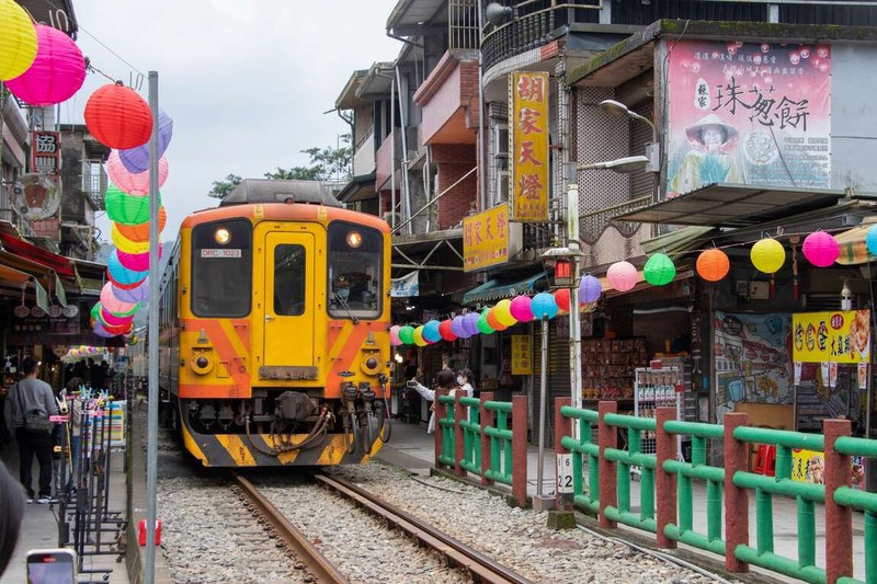 Hai khu pho duong tau o chau A hut khach du lich-Hinh-7