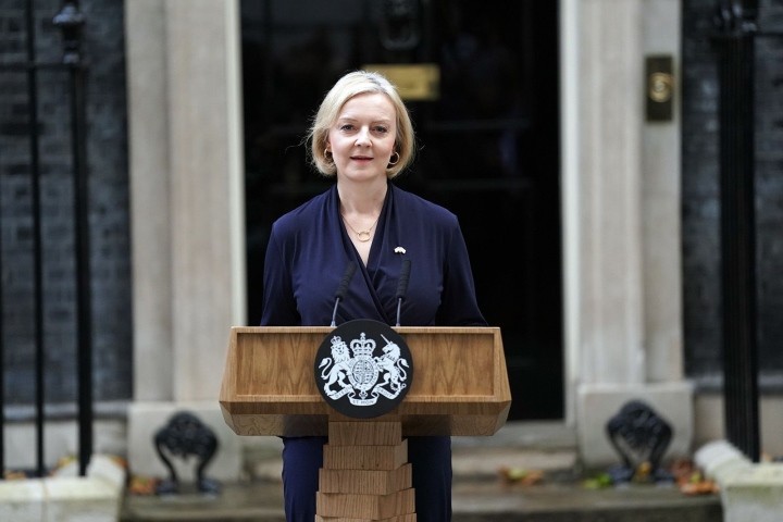 Dieu gi xay ra sau khi Thu tuong Liz Truss tu chuc