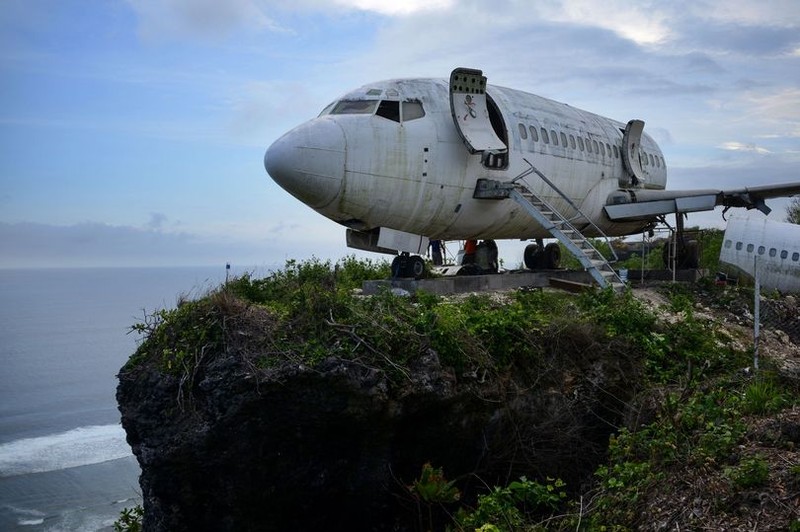 Xac may bay Boeing 737 tren vach da bien thanh khach san