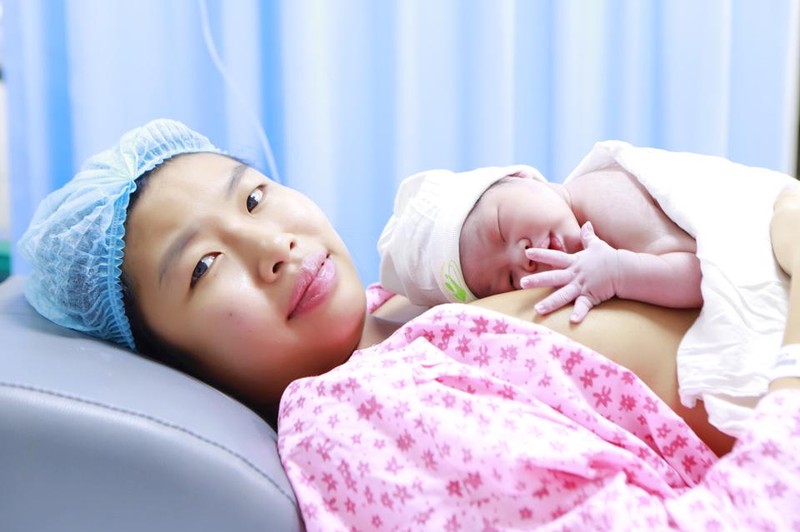 Thời khắc đón những đứa trẻ đầu tiên chào đời năm 2023 - Hình 2 Thoi khac don nhung dua tre dau tien chao doi nam 2023-Hinh-2