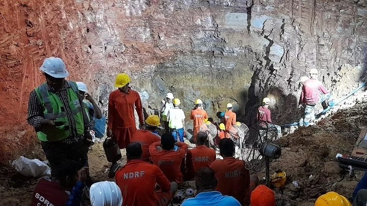 Nhung vu tre em roi xuong gieng sau duoc giai cuu tren the gioi