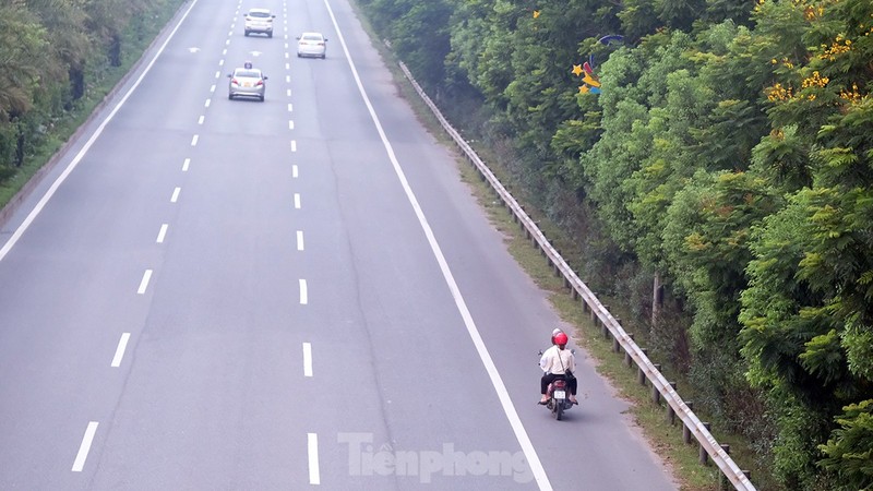 Nhung doan xe dap 'dua voi tu than' tren cao toc 80km/gio-Hinh-16