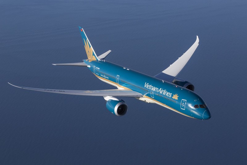 May bay Vietnam Airlines ha canh khan cap tai Dubai cap cuu hanh khach