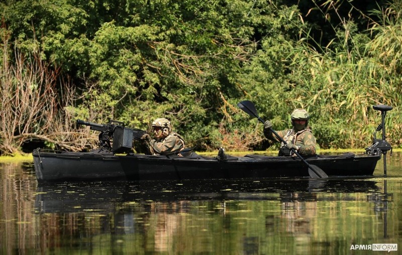 Thuyen kayak sat thu “doc nhat vo nhi” cua Ukraine co gi khac biet?