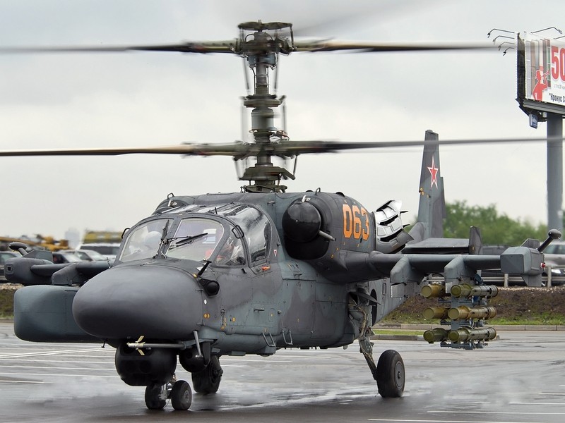 Nga cong bo video truc thang Ka-52 ban no xe chien dau cua Ukraine