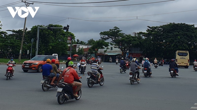 Sang ngay cuoi nghi le 2/9, cua ngo ra vao TP HCM thong thoang-Hinh-2