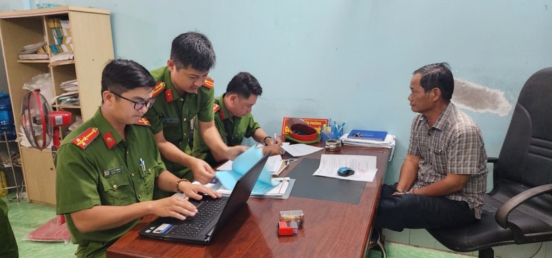 Kien Giang: Truong van phong cong chung bi bat giam vi thieu trach nhiem