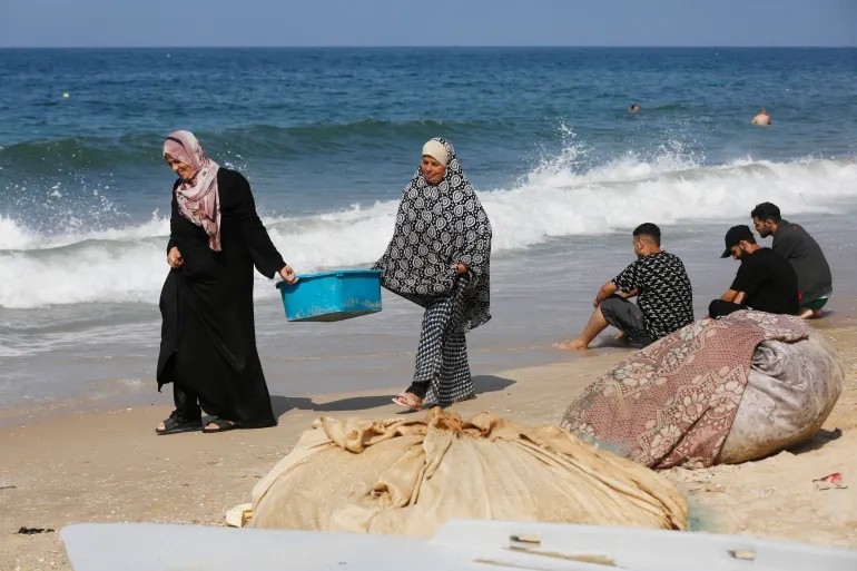 Khong co nuoc sinh hoat, nguoi dan Gaza phai tam bien o nhiem