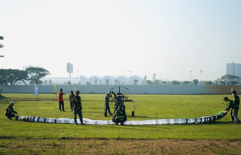 Du khach thich thu ngam TP Ho Chi Minh tu tren cao bang du luon-Hinh-3