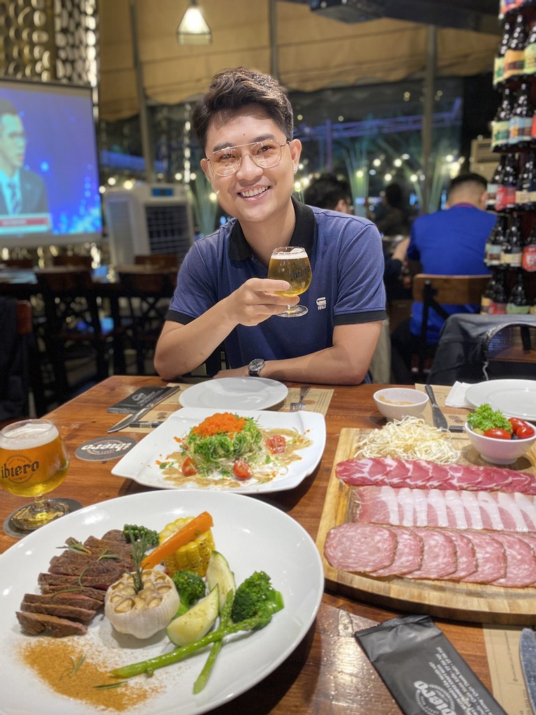 Bi hai nghe food reviewer: Nguoi tang 30kg, nguoi khien chu quan 