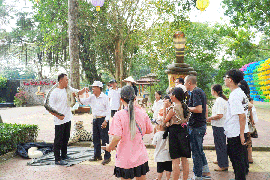 About 200 thousand guests came to Trai Trai Dong Tam-Hinh-2