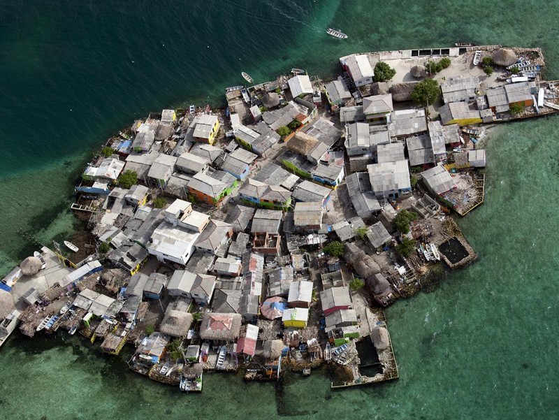 View - 	Tận mục cuộc sống trên hòn đảo chật chội nhất thế giới