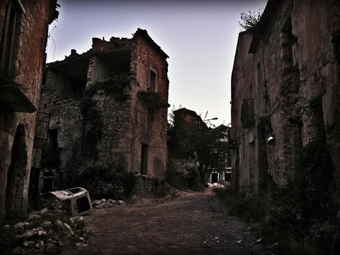 View - 	Bí mật đáng sợ về thị trấn ma rùng rợn nhất Italy