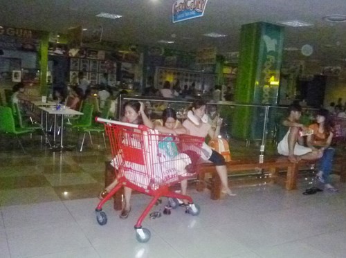 Lotte Mart Da Nang mat dien toi um dan tinh la o hot hoang-Hinh-9