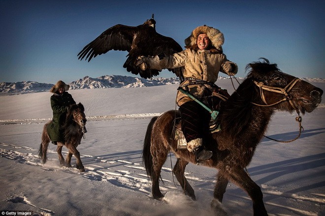 Xem canh nguoi Kazakh di san tap the voi dai bang-Hinh-7