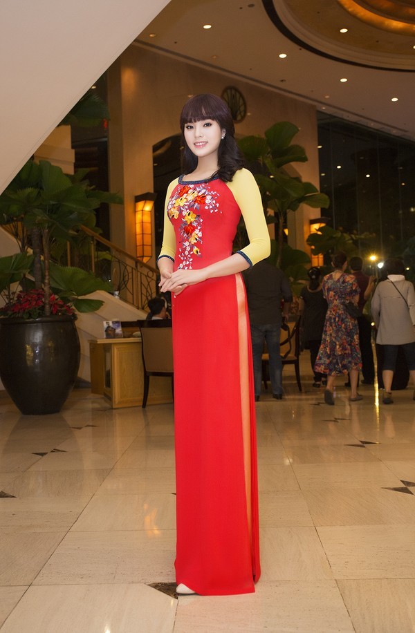 HH Ky Duyen mai ngo, dien ao dai xuong pho don xuan-Hinh-7