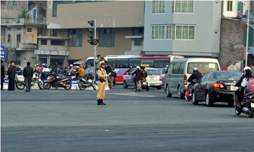 Ha Noi cam duong mot so tuyen dẻ phuc vu IPU 132