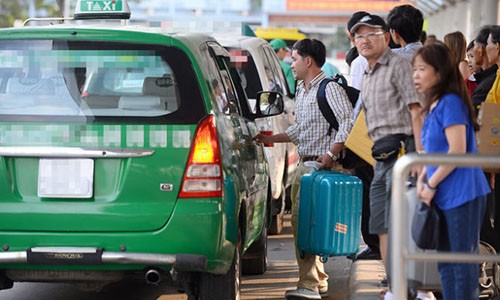 Taxi TP HCM phai lap “hop den” truoc 1/7