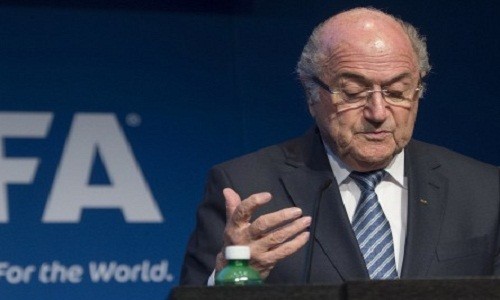 Chu tich FIFA Blatter tu chuc