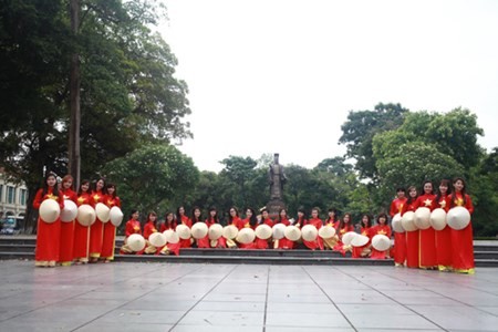 Nu sinh khoe sac trong ta ao dai co do sao vang-Hinh-7