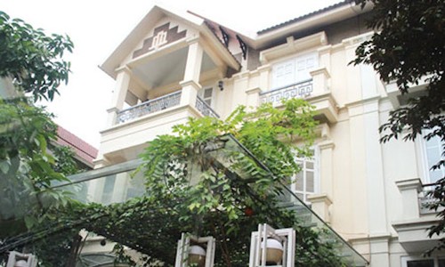 Uy vien Bo Chinh tri co tieu chuan biet thu cong vu 500m2