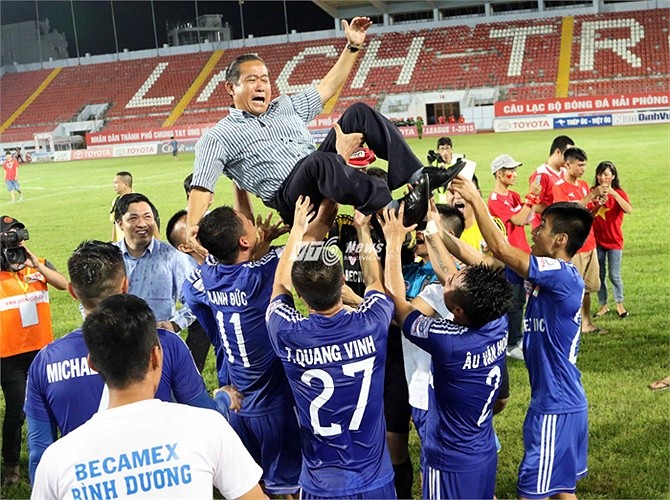 B.Binh Duong vo dich V.League 2015 som, nhan thuong khung-Hinh-6