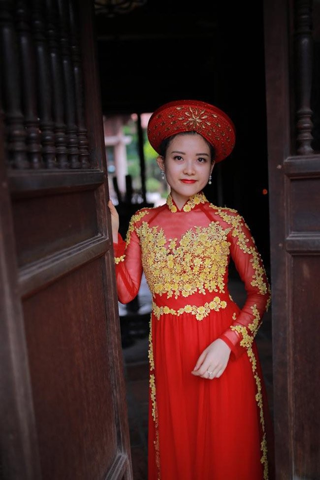 Nu canh sat xu Nghe dep me man trong ta ao dai-Hinh-15