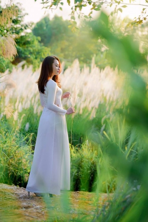 Thieu nu Vieng Chan mac ao dai Viet Nam dep me man-Hinh-3