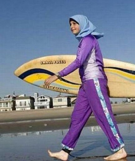 Thieu nu Hoi giao dien Burkini di boi gay chu y-Hinh-4