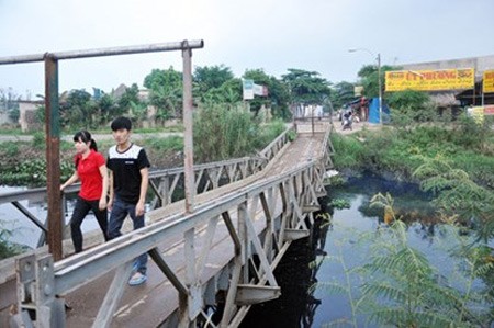 Nguoi Sai Gon lieu minh qua cay cau “dua vong”-Hinh-5