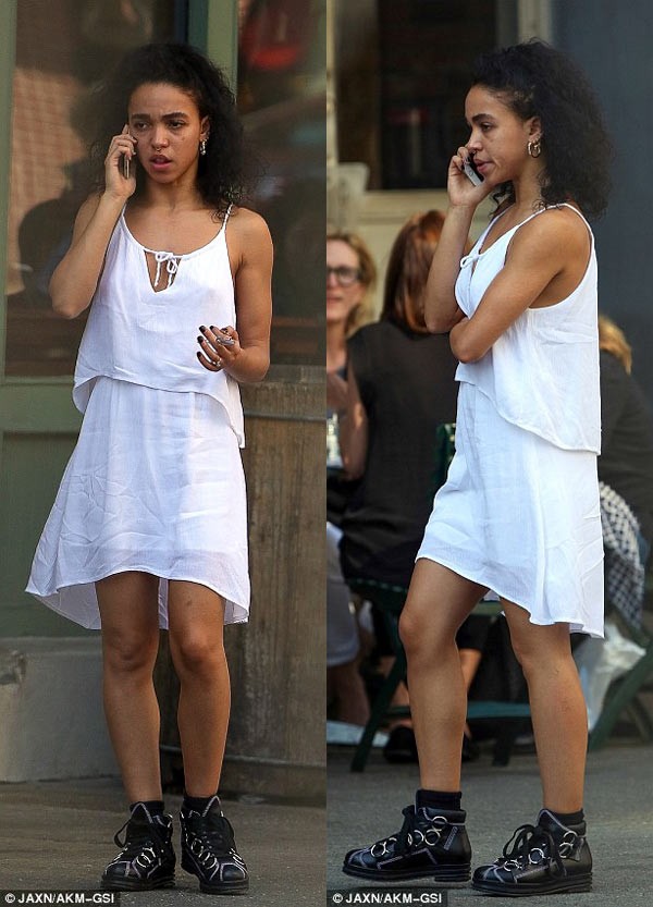 FKA twigs thua nhan ap luc khi yeu Robert Pattinson-Hinh-2