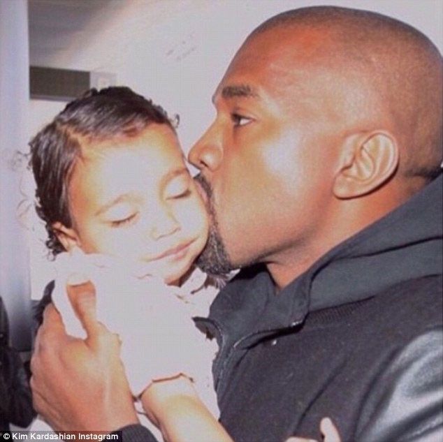 Kim Kardashian mang thai con trai-Hinh-2