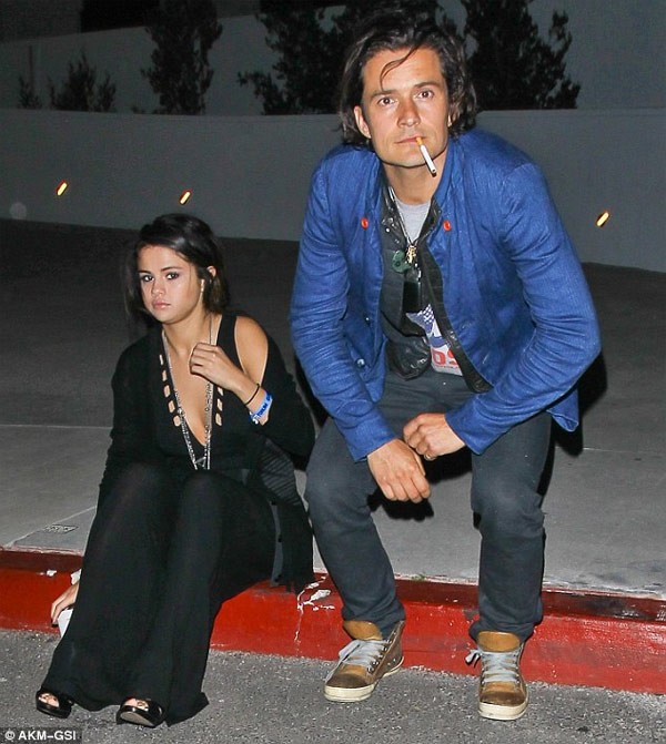 Selena Gomez quan quyt Orlando Bloom trong hop dem-Hinh-4