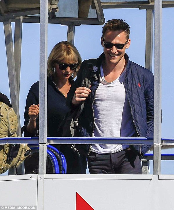 Fan Taylor Swift khoc nuc no khi gap Tom Hiddleston-Hinh-3