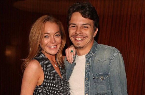 Lindsay Lohan bi hon phu doa tat axit