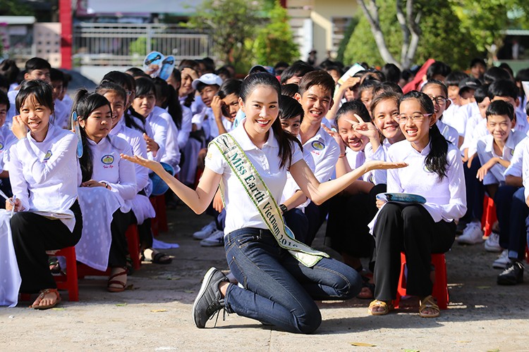 Hoa khoi Nam Em rang ngoi ve tham truong cu-Hinh-6