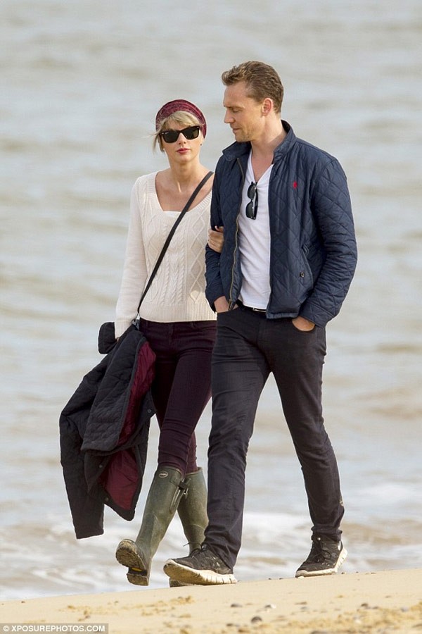 Taylor Swift va Tom Hiddleston bat dau ran nut-Hinh-2