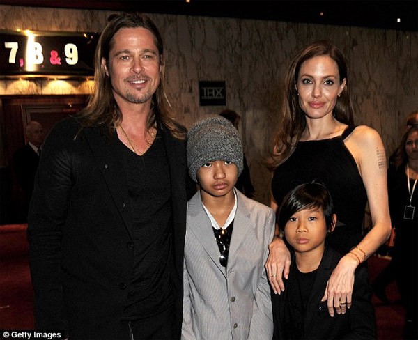 Brad Pitt khoc rong khi gap con lan dau sau ly hon-Hinh-3