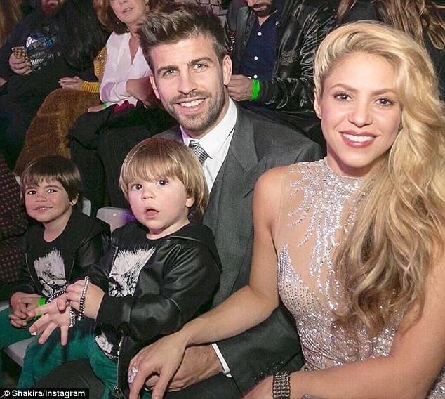 Shakira hanh phuc vo bo ben tinh tre va hai con trai