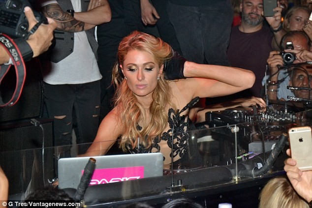 Paris Hilton co gai toc vang hoe ngay nao gio da truong thanh-Hinh-9