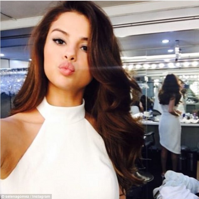 Selena Gomez bi che xau vi mai toc moi cat-Hinh-3