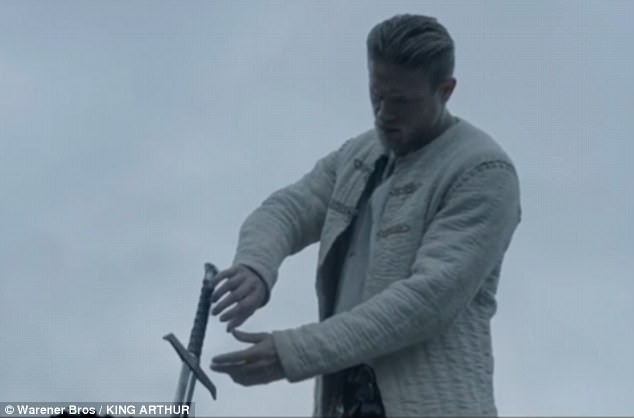 David Beckham bi nem da vi vai dien dau tien trong King Arthur-Hinh-3