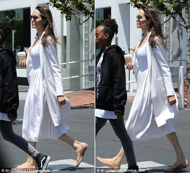 Angelina Jolie tuoi tinh hon sau ly hon voi Brad Pitt-Hinh-4