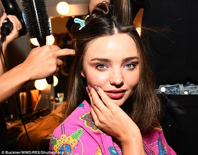 Miranda Kerr quyen ru tren san catwalk sau dam cuoi-Hinh-4