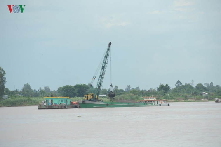 Cuoc song phap phong, nha troi song cua nguoi dan DBSCL-Hinh-2