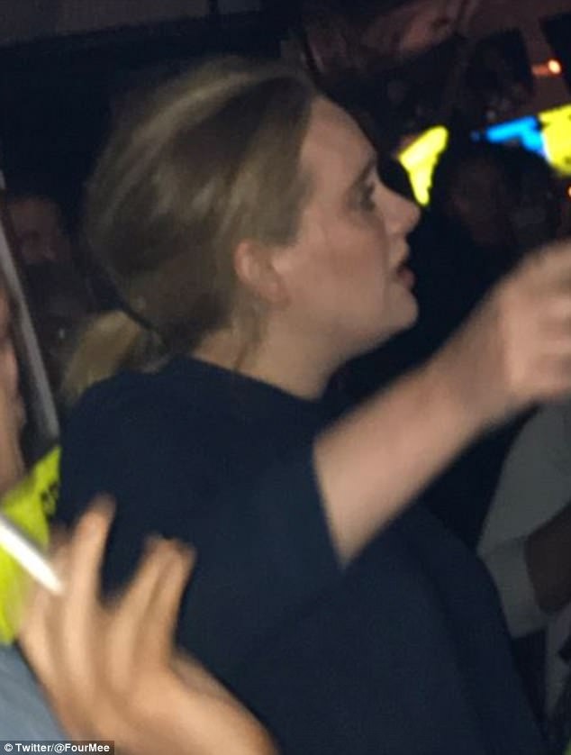 Adele khoc het nuoc mat khi toi khu chung cu bi chay o London-Hinh-2