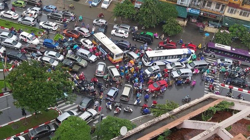 Hinh anh giao thong Ha Noi roi loan kinh hoang nhin tu tren cao-Hinh-3